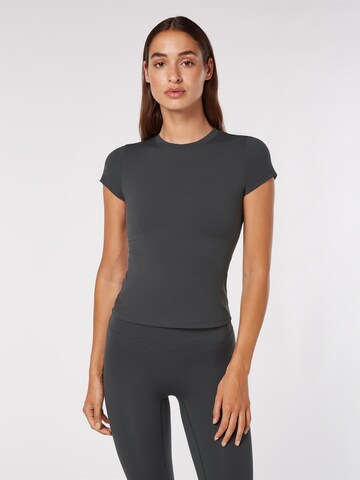 YO-GAYA Sporttop 'Short Sleeve Top' in Grijs