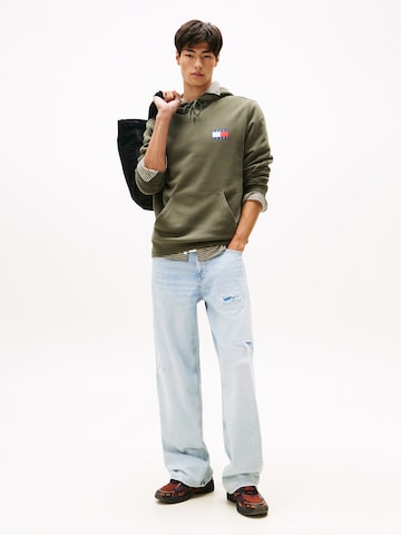 Tommy Jeans Sweatshirt 'ESSENTIAL' i grøn