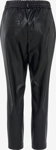 Regular Pantalon à pince LASCANA en noir