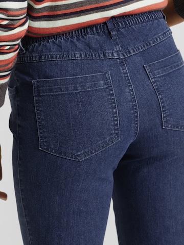 bonprix Tapered Jeans in Blau