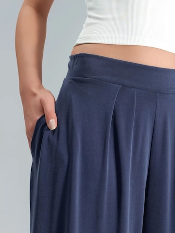 Tapered Pantaloni di Busem in blu
