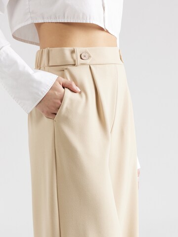 QS Loose fit Pleat-front trousers in Beige