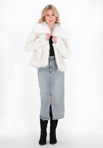 Veste d’hiver 'Fashion Look' IZIA en blanc