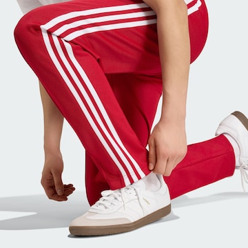 ADIDAS ORIGINALS Slimfit Hlače 'Classic' | rdeča barva