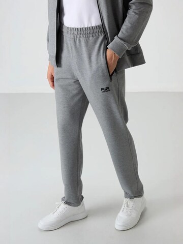 Tommy Life Sweatsuit in Grey