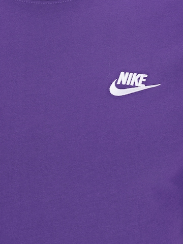 Nike Sportswear Regular Fit T-Shirt 'CLUB' in Lila