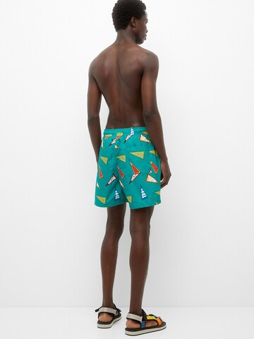 Pull&Bear Badeshorts in Grün
