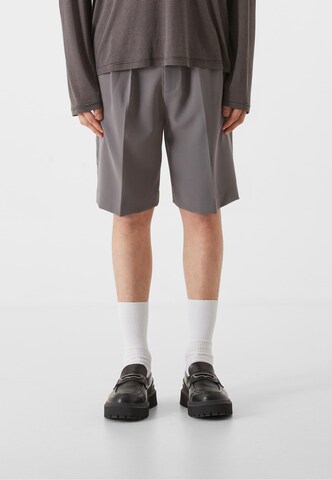 Loosefit Pantaloni con pieghe di Lost Youth in grigio: frontale
