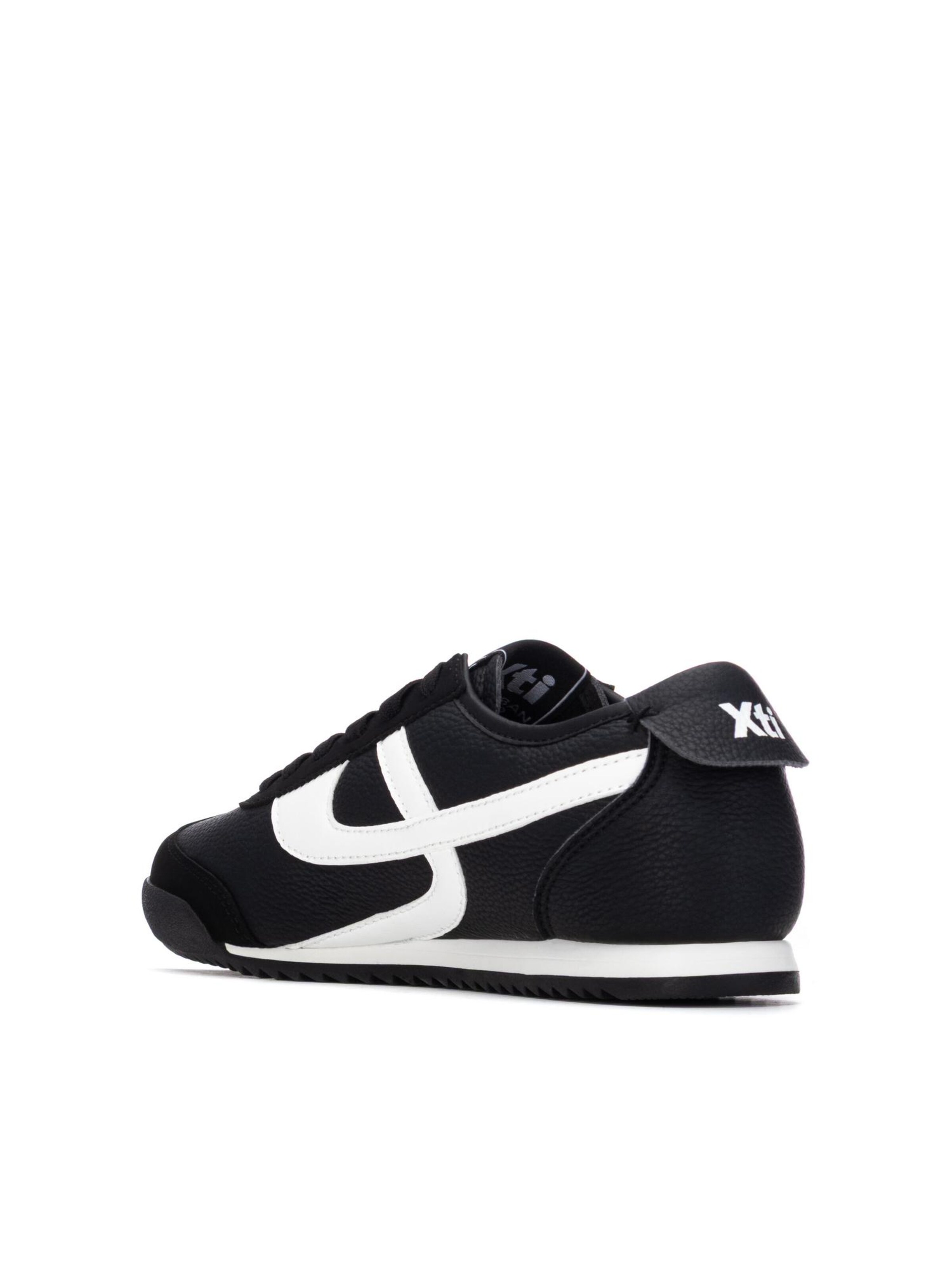 Xti Sandale‌‌‌‌‌‌‌‌ in Schwarz