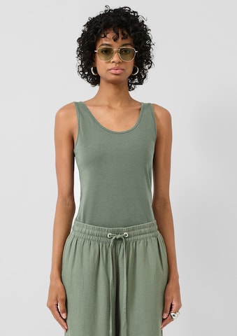 QS Top in Grün: Vorderseite