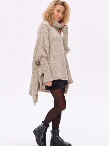 Blue Shadow Pullover‌‌‌‌‌‌‌‌‌‌ in Beige