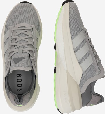 ADIDAS PERFORMANCE - Sapatilha de corrida 'Avryn_X' em cinzento