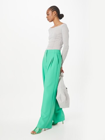 s.Oliver BLACK LABEL Wide leg Pleat-Front Pants in Green