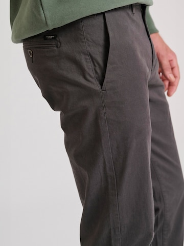 regular Pantaloni chino di Funky Buddha in grigio