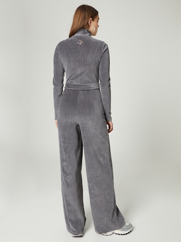 VIERVIER Jumpsuit 'Clara' i grå