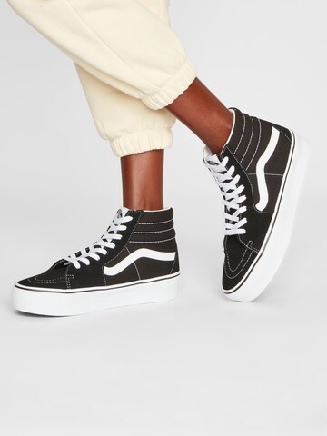 Baskets hautes VANS en noir : devant