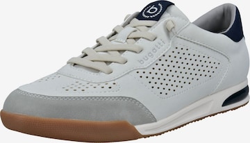 Sneaker bassa di bugatti in bianco: frontale