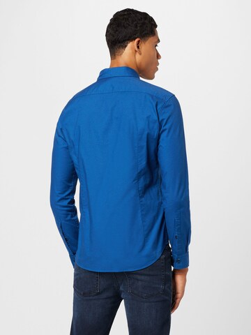 HUGO Přiléhavý střih Košile 'Evito' – modrá