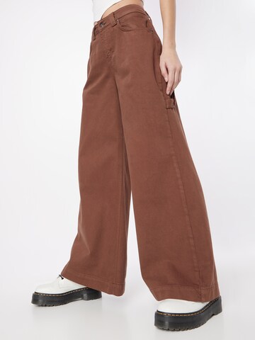 Wide Leg Jean 'SWEEPER' The Ragged Priest en marron : devant