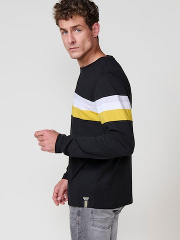Tricou de la KOROSHI pe negru
