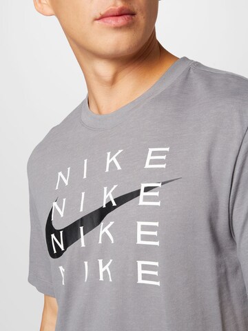 NIKE - Camisa funcionais em cinzento
