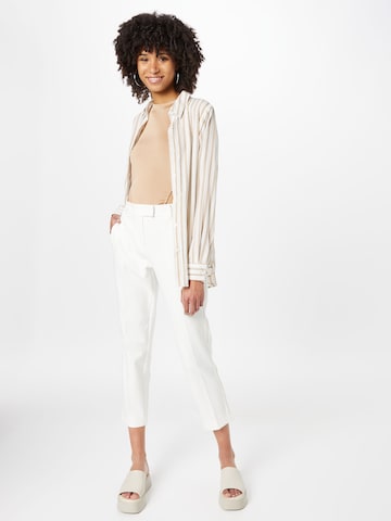 COMMA Normalny krój Spodnie w kant w kolorze biały