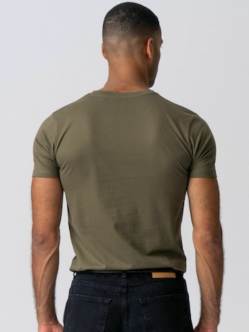 TEESHOPPEN Slim Fit Paita ' Muscle T ' värissä vihreä