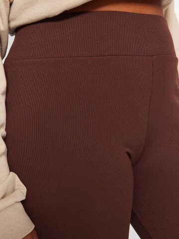 Trendyol Curve Skinny Leggings i brun