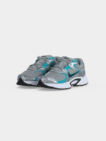 Nike Sportswear Låg sneaker 'V5 RNR' i grå