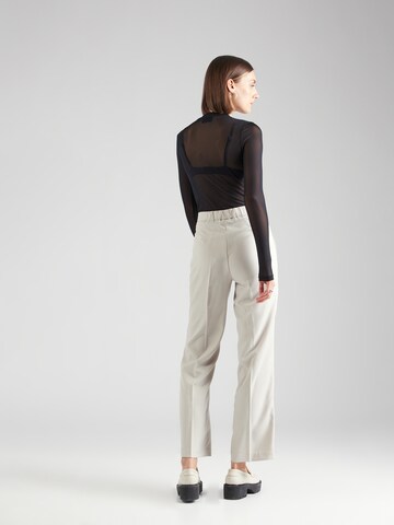 Loosefit Pantalon à plis 'RITA' VERO MODA en blanc