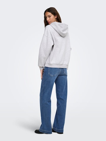 ONLY Sweatshirt in Grijs