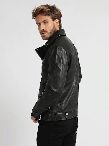 GUESSPrijelazna jakna - crna boja