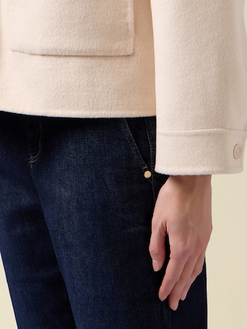 Cappotto invernale di oltre in beige