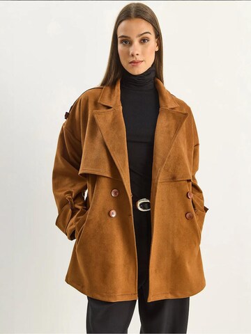 Bianco Lucci Tussenmantel in Bruin: voorkant