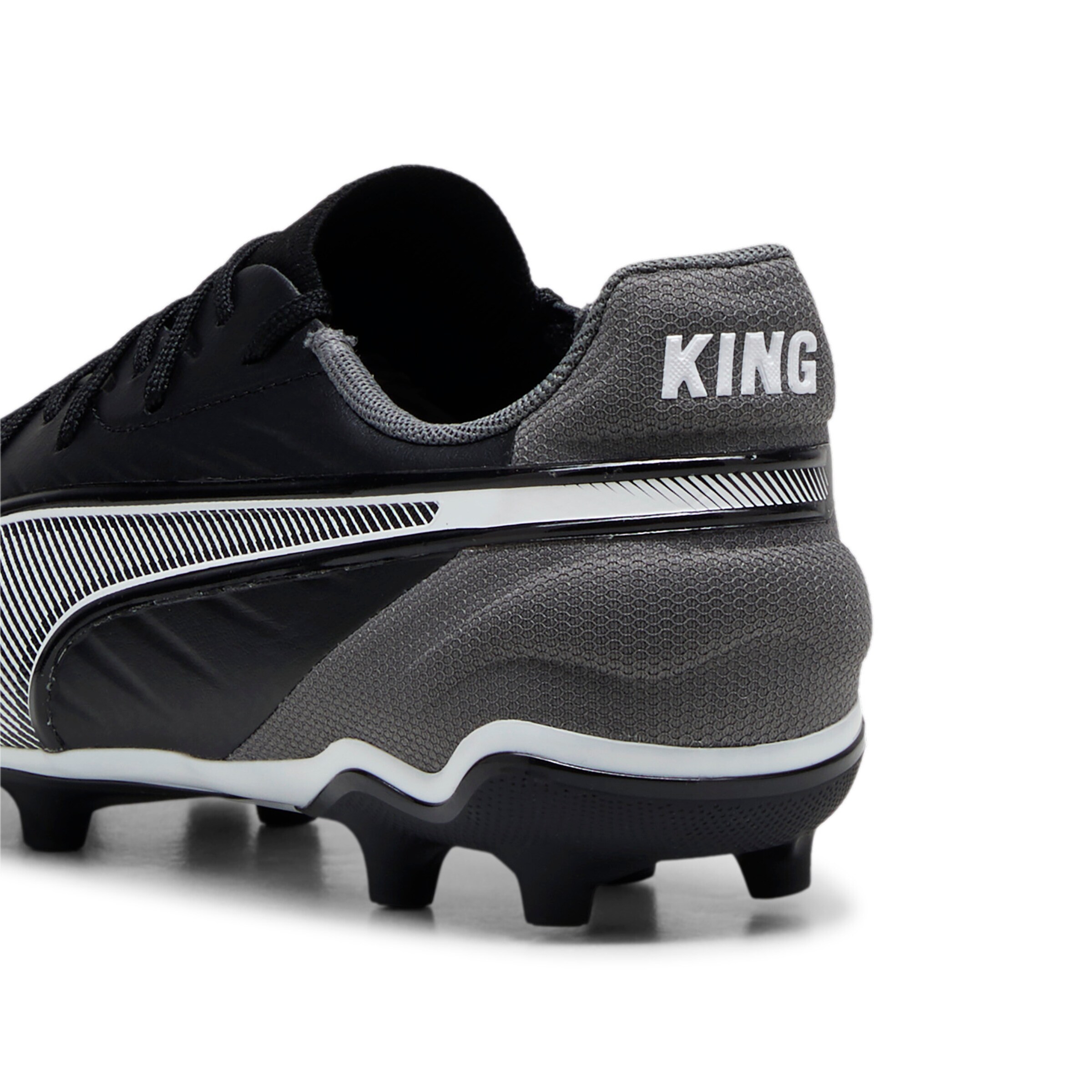 PUMA Fußballschuh in Schwarz