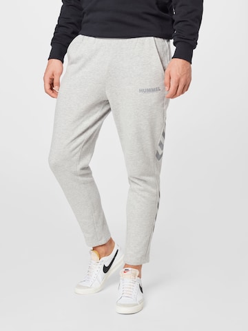 HummelTapered Sportske hlače 'Legacy' - siva boja: prednji dio