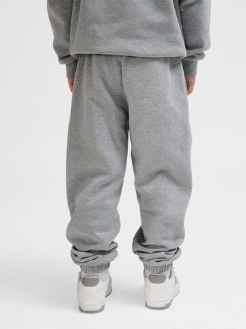 Hummel Loosefit Hose in Grau