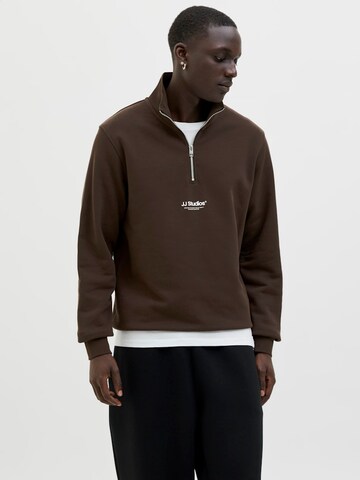 Sweat-shirt 'JJESoho' JACK & JONES en marron : devant