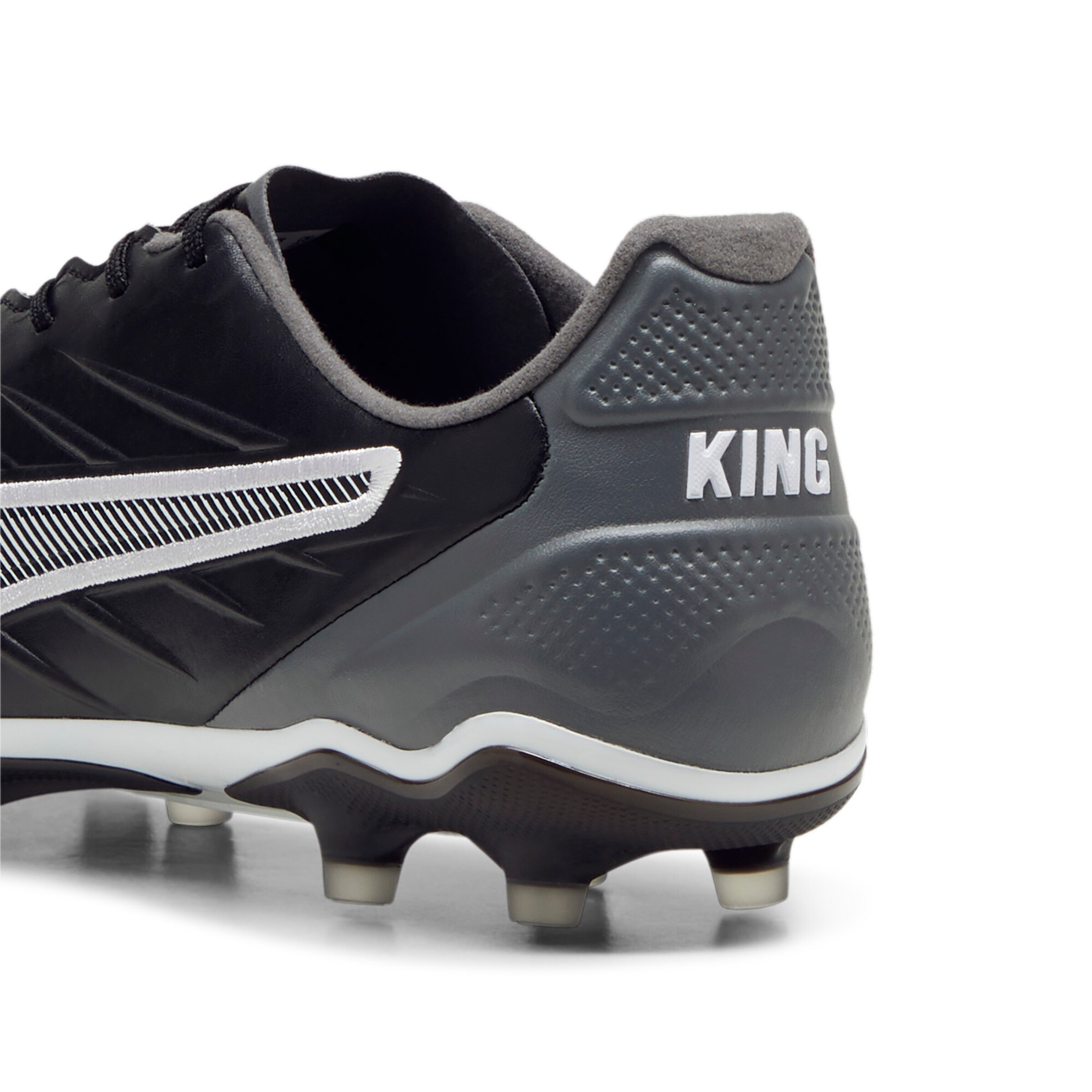 PUMA Soccer shoe 'King Pro' in Black