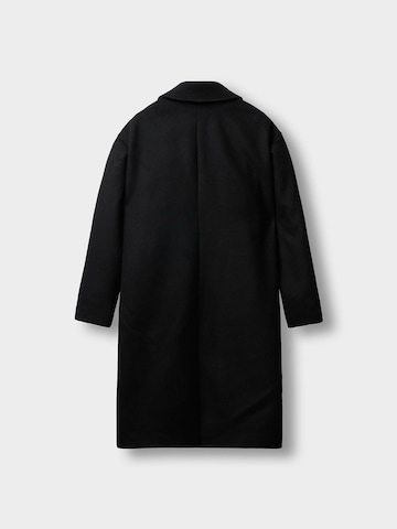 Burocs Between-Seasons Coat 'Oversized' in Black
