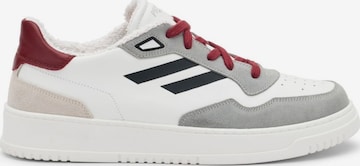 Sneaker bassa 'Bianco Brillante' di PR1MO in rosso: frontale