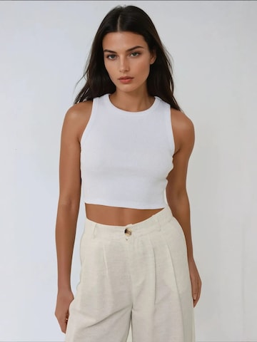 Haut Hiccup en blanc