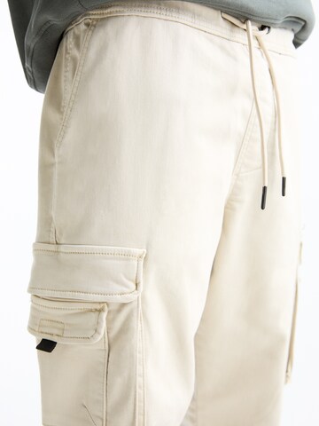 Effilé Pantalon cargo Pull&Bear en blanc