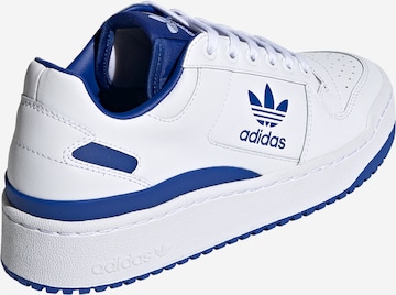 balts ADIDAS ORIGINALS Zemie brīvā laika apavi 'Forum Bold'