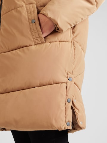 Vero Moda Curve Vinterfrakke 'Chalsey' i brun