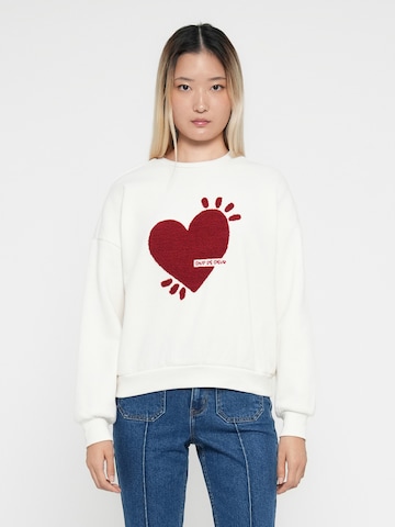 ONLY Sweatshirt 'ONLTAMMIE' in White: front