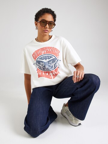 LEVI'S ®Majica 'GOOD THINGS TAKE' - bijela boja: prednji dio