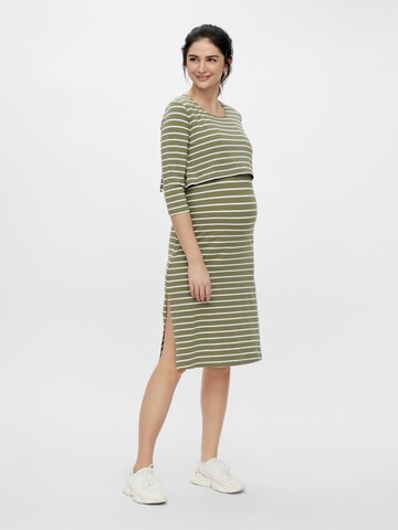 Robe 'MLOTEA JUNE' MAMALICIOUS en vert