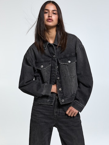 Veste mi-saison Pull&Bear en noir : devant