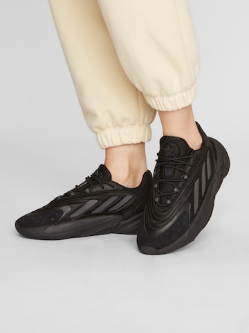 Baskets basses 'Ozelia' ADIDAS ORIGINALS en noir